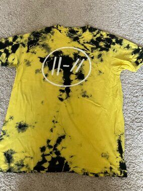 TWENTY ONE PILOTS T-SHIRT.  TOUR NORTH AMERICA 2019. SIZE M. TIE DYE YELLOW BLAC